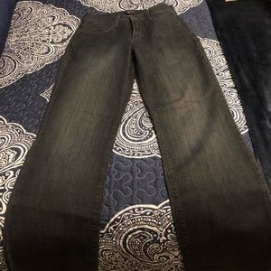 NYDJ Straight Size 2 the back pockets have design